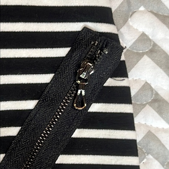 COCO & tashi Black & White striped V-neck Dress with zipper detailing sz L - Picture 5 of 12